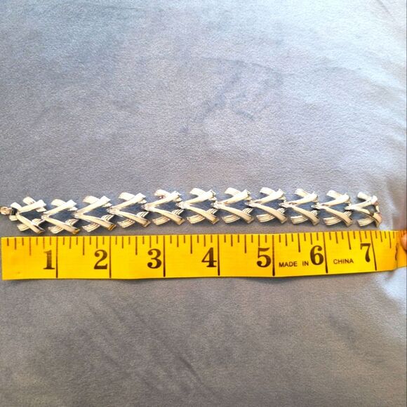 Vintage Silver Costume Jewelry Sets Bracelet and Clip On Earrings. - Picture 4 of 8